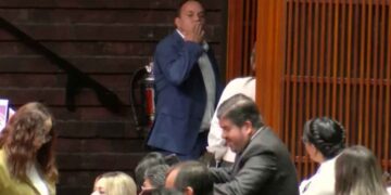 Cuauhtémoc Blanco beso a legisladora