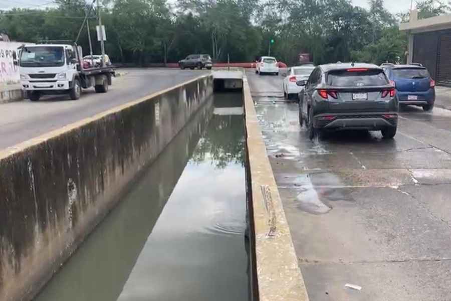 Vecinos de la colonia Laguna del Carpinteros en Tampico, Tamaulipas, denuncian derrames de suero lácteo
