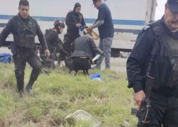 Vuelca patrulla de la Fuerza Civil en Escobedo, Nuevo León; reportan varios heridos