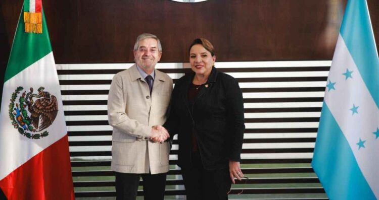 Xiomara Castro, Presidenta de Honduras llega a México para reunirse con Sheinbaum