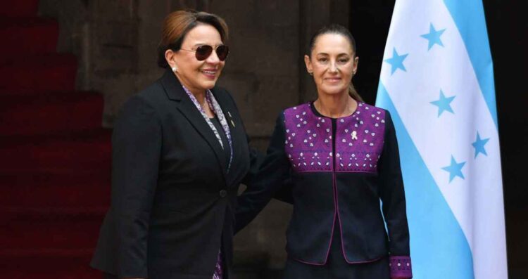 Xiomara Castro expone a Claudia Sheinbaum temor por injerencia en elecciones de Honduras