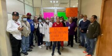 bloquean oficinas en Sanitario V