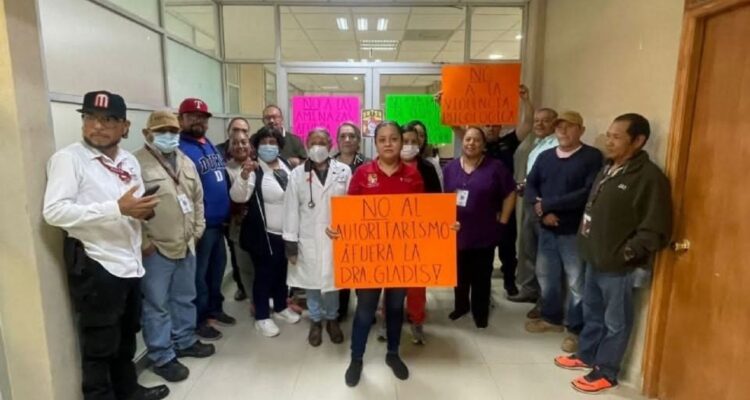bloquean oficinas en Sanitario V