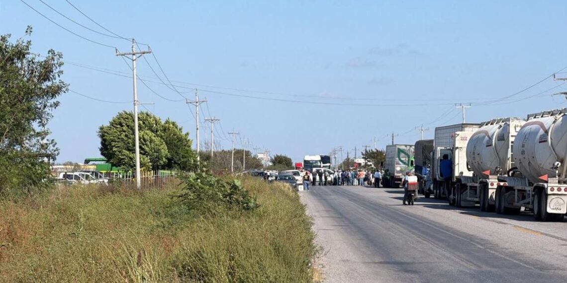bloqueo en carretera federal 101 en tamaulipas