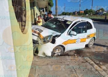 choque de taxi contra portón en tampico