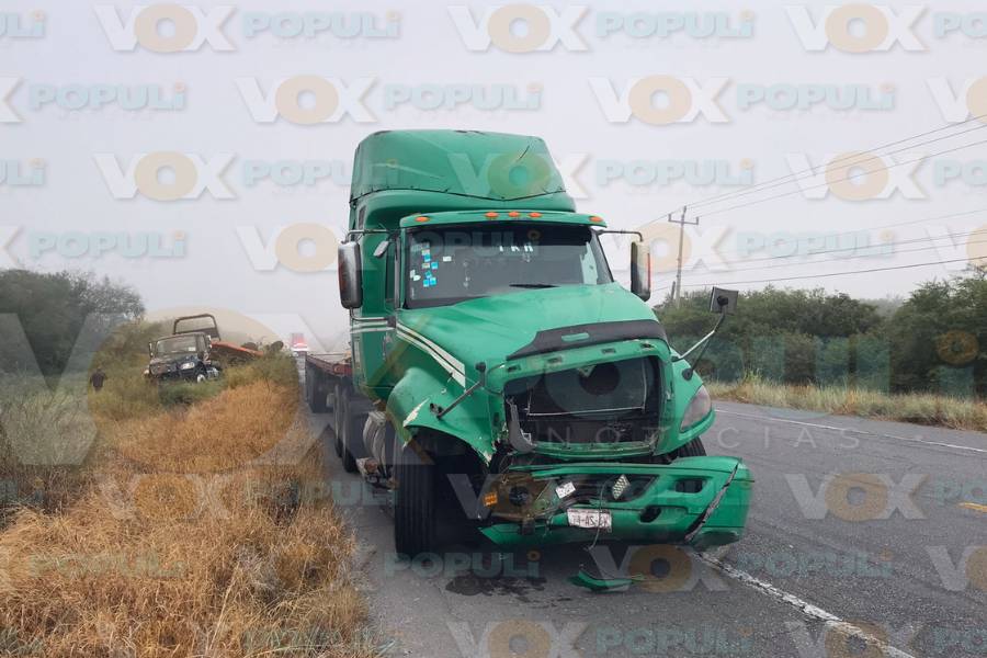 choque de tráiler con tractor en hidalgo