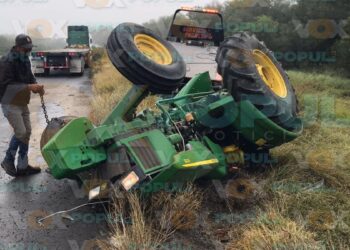 choque de tráiler con tractor en hidalgo