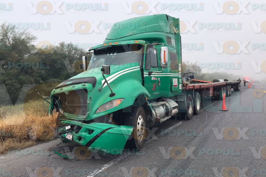 choque de tráiler con tractor en hidalgo
