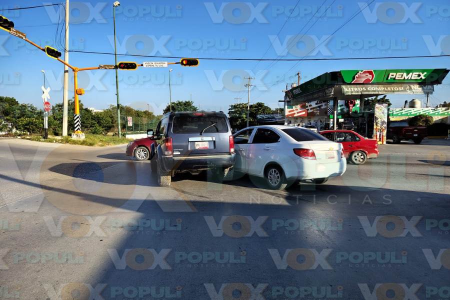 choque en crucero del eje vial en victoria