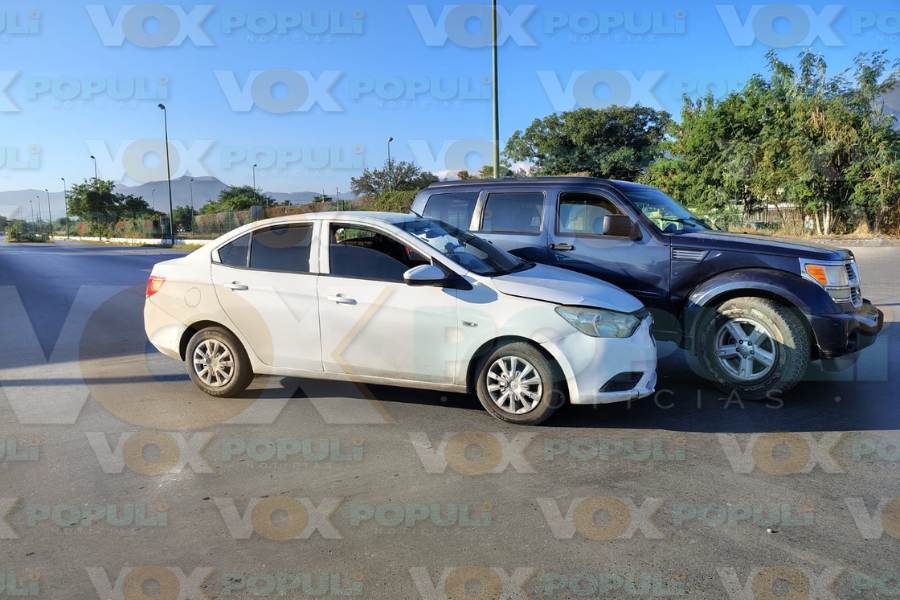 choque en crucero del eje vial en victoria