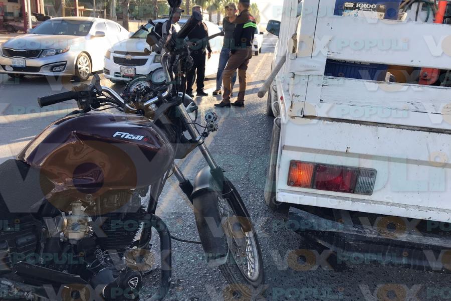 choque entre motocicleta y camioneta en victoria