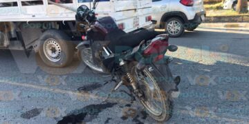 choque entre motocicleta y camioneta en victoria
