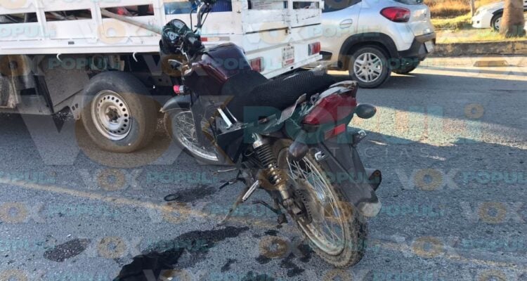 choque entre motocicleta y camioneta en victoria