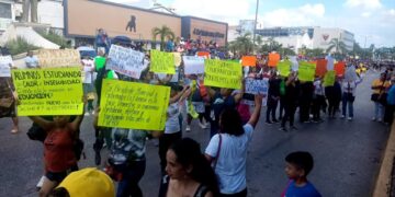 denuncia por secundaria sin luz en Madero