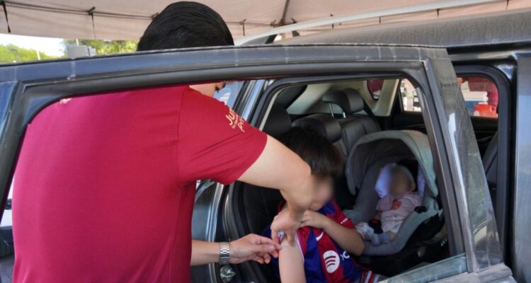 drive thru contra influenza en Nuevo Laredo