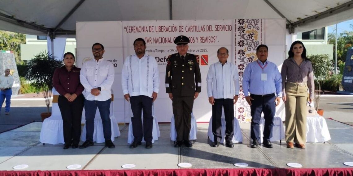 entrega de cartillas militares en Tampico