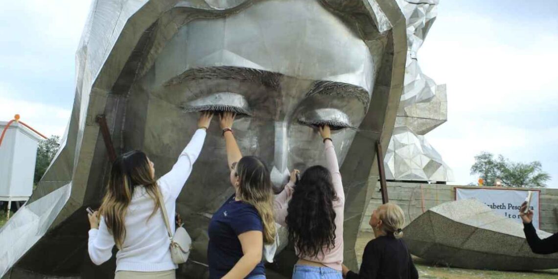 escultura de la Virgen en El Chorrito