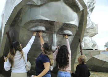 escultura de la Virgen en El Chorrito