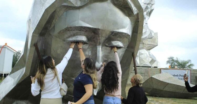 escultura de la Virgen en El Chorrito