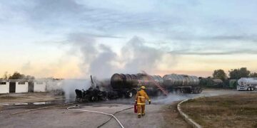 explota tractocamión con pipas en Atotonilco de Tula, Hidalgo