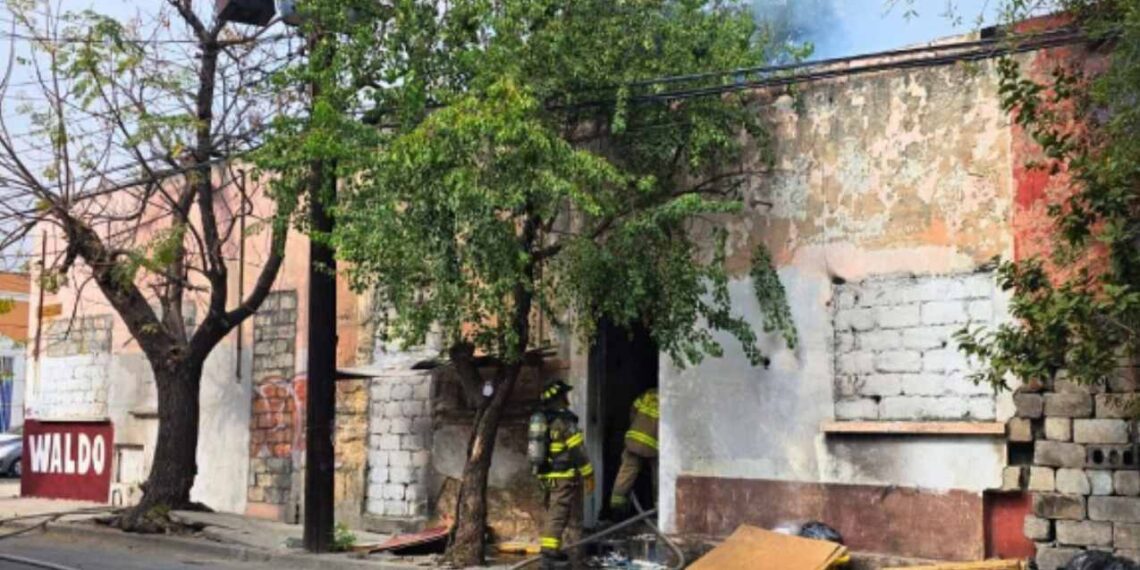 incendio en casa deshabitada en Monterrey