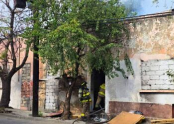 incendio en casa deshabitada en Monterrey