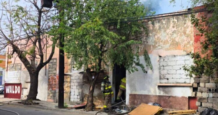 incendio en casa deshabitada en Monterrey