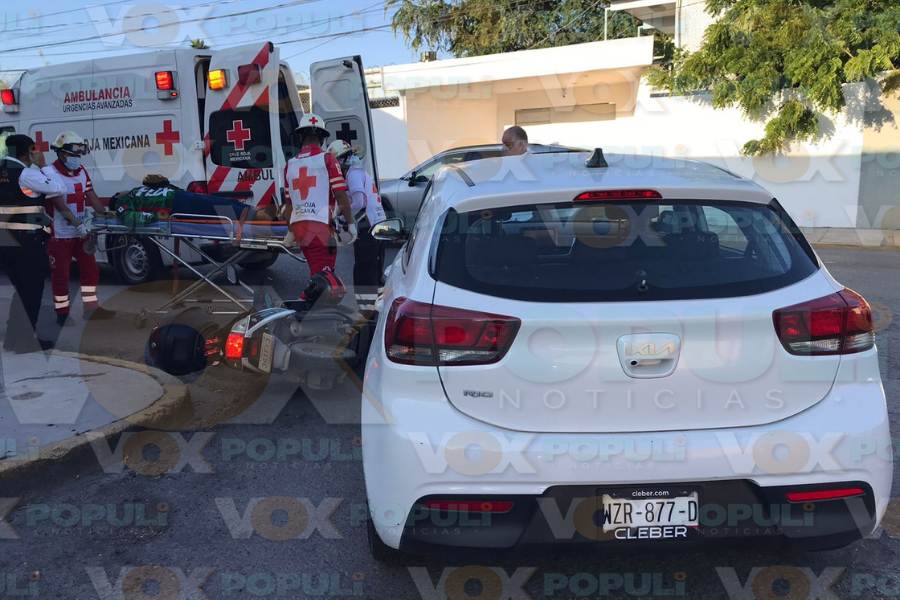 motociclista hospitalizada por choque en centro de victoria