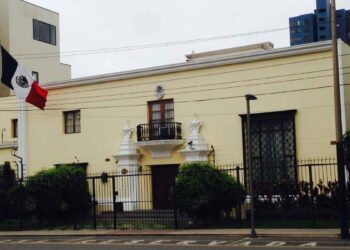 pese al cierre, embajada de México en perú continúa atendiendo a viajeros