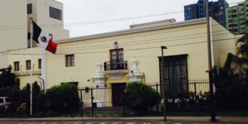 pese al cierre, embajada de México en perú continúa atendiendo a viajeros