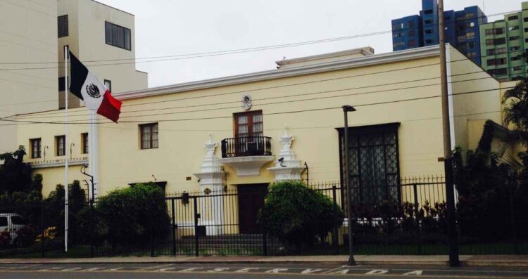 pese al cierre, embajada de México en perú continúa atendiendo a viajeros