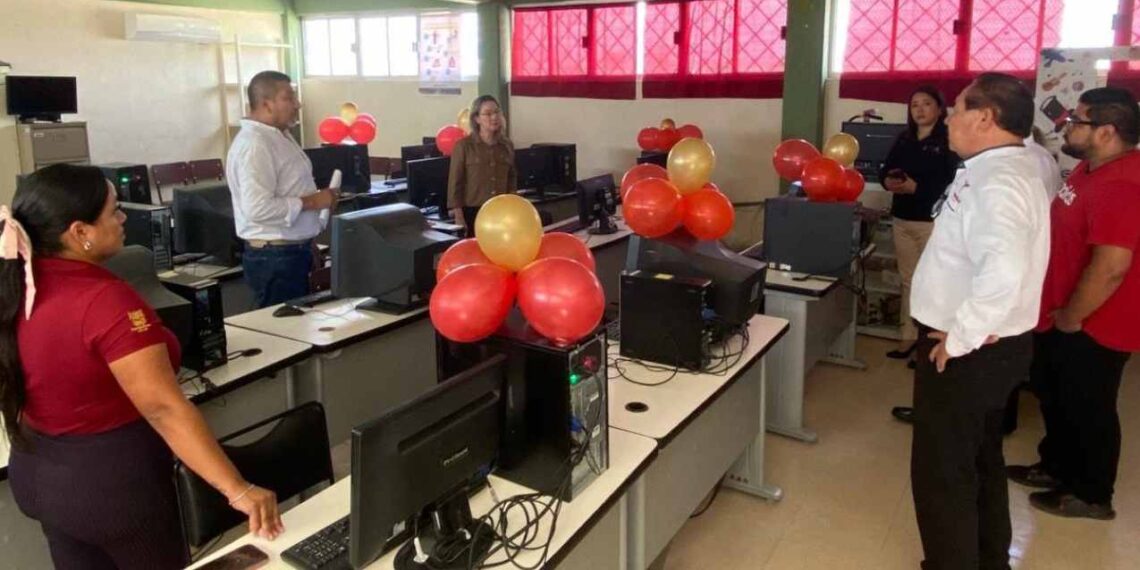 plaza comunitaria en Nuevo Laredo