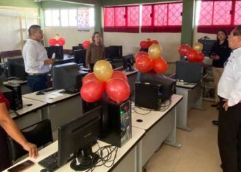 plaza comunitaria en Nuevo Laredo