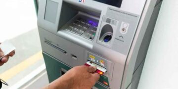 ¿En qué bancos puedes retirar tu pensión del Bienestar y cuánto te cobrarán de comisión
