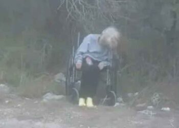 mujer abandonada carretera Playa Bagdad