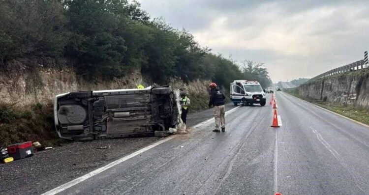 Accidente en Linares deja a un automovilista con golpes