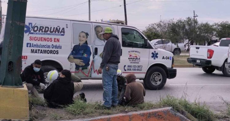 Adolescente choca su motocicleta en Matamoros