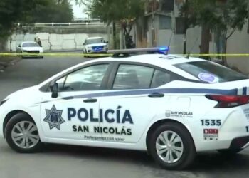 adulto San Nicolás caer zanja