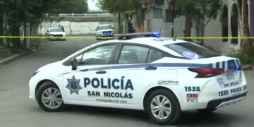 adulto San Nicolás caer zanja