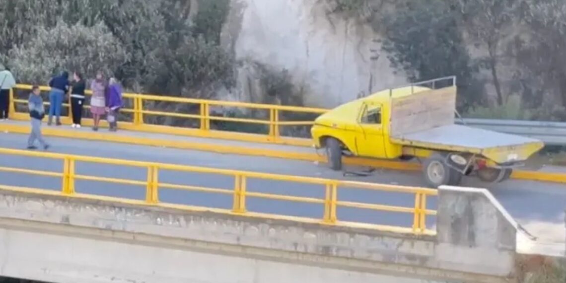 Adulto mayor murió tras chocar y salir proyectado a una barranca en Puebla