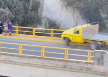 Adulto mayor murió tras chocar y salir proyectado a una barranca en Puebla