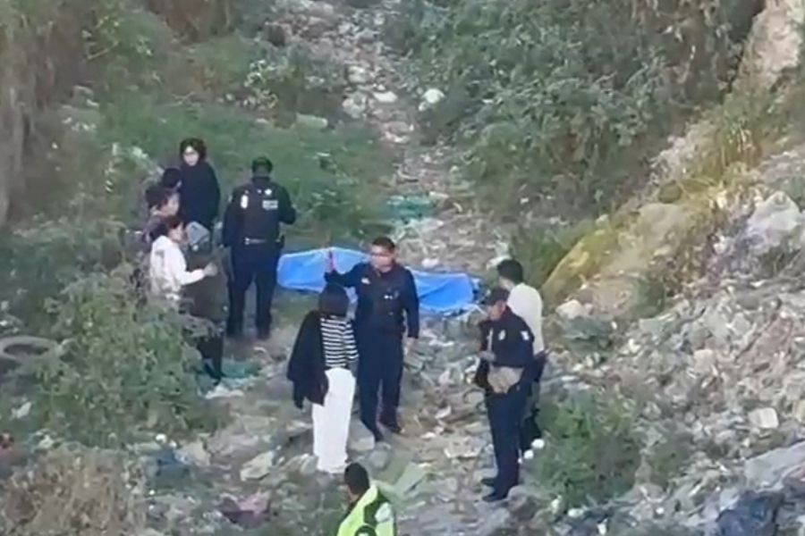 Adulto mayor murió tras chocar y salir proyectado a una barranca en Puebla