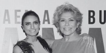 Aislinn Derbez reaparece con mensaje que conmueve tras la muerte de su mamá