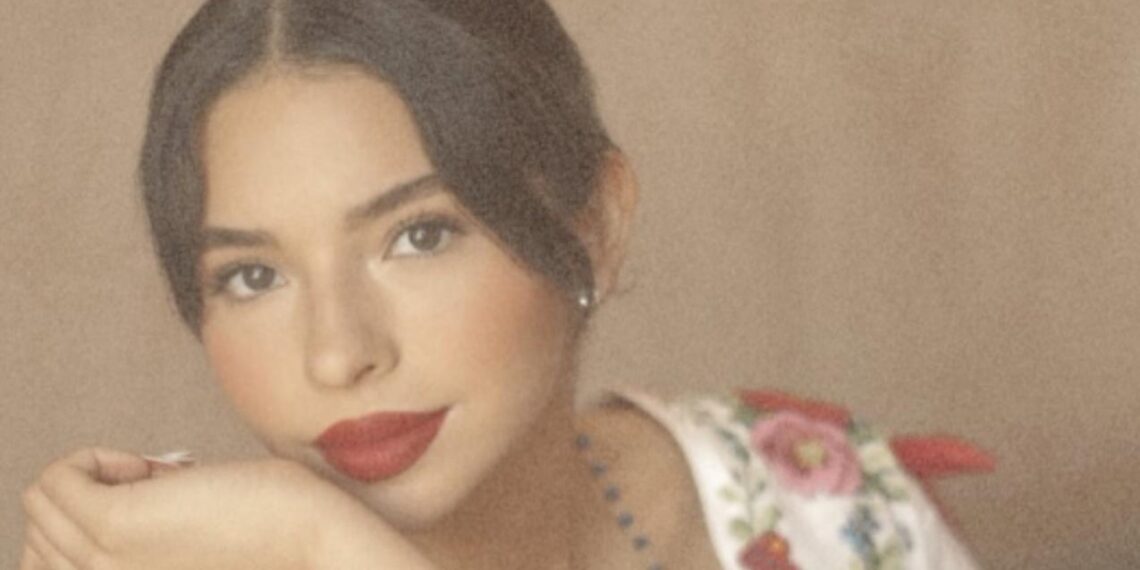 Ángela Aguilar considera iniciar carrera en la actuación