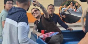 Ángela Aguilar y Christian Nodal reparten juguetes por día de Navidad en Zacatecas