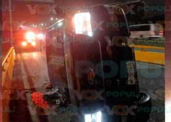 Aparatosa volcadura en el puente La Morita