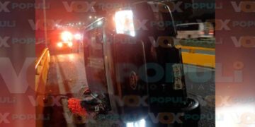 Aparatosa volcadura en el puente La Morita