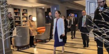Así fue captada Claudia Sheinbaum saliendo de su hotel en Washington para asistir al Sorteo del Mundial 2026