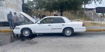 Auto nuevo se incendia en Matamoros
