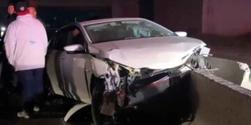 Automovilista abandona su vehículo Chevrolet Onix tras chocar en la Carretera a Monclova en Escobedo, NL